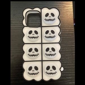 Fits iPhone 12 and 12pro only .